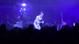 Miley Cyrus amp Her Dead Petz  Transition between songs  Milky Milky Milk Tour Chicago 11192015 [upl. by Heda]