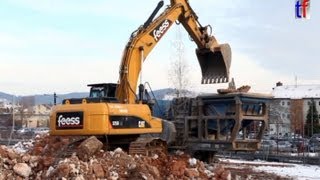 CAT 325D LN FILL KLEEMANN MOBILE CRUSHER 2012 [upl. by Okubo]