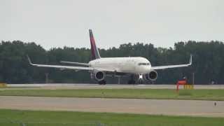 Delta Air Lines Boeing 757232WL Takeoff 17 N667DN Minneapolis International [upl. by Irep712]