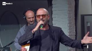 Biagio Antonacci canta “Iris” al Biagio Antonacci Day [upl. by Boggs]