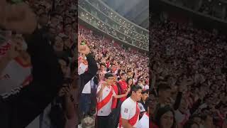 Hinchada peruana corea a Messi en el Estadio Nacional de Lima argentina messi viral [upl. by Kroll]