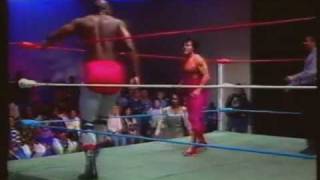 Reggie B Fine w Sweet Georgia Brown vs Bill Dundee w Miss Texas 11495 USWA Main Event [upl. by Sheilah]