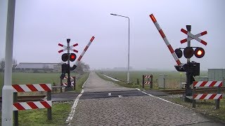 Spoorwegovergang Oudega  Dutch railroad crossing [upl. by Arded]