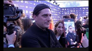 Luca Marinelli intervista sul red carpet dei David di Donatello 2023 per Le Otto Montagne [upl. by Naryk431]