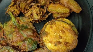 Bhajiya recipe in hindialoo pakora recipeamazing street foodbest street foodSeemaKitchen688 [upl. by Nah]