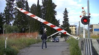 Spoorwegovergang Triggiano I  Railroad crossing  Passaggio a livello [upl. by Drew937]