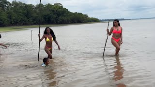 AS RIBEIRINHAS NA PRAIA DO CHAPÉU ASSANDO UM DELICIOSO PEIXE NA AREIALAGO AMANÃAMAZONAS [upl. by Ellesirg195]