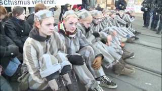 Bizarrer Aufmarsch 1200 militante Neonazis ziehen durch Magdeburg  DER SPIEGEL [upl. by Sedgewake]