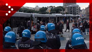 Allerta per SampdoriaSpezia larrivo dei tifosi spezzini alla stazione di Genova Brignole [upl. by Nilreb129]