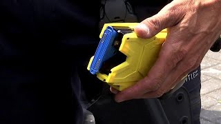 Politie blij met taser [upl. by Anyak]