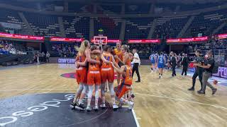 Celebración en pista Final Supercopa LF Endesa Valencia Basket 81  Perfumerías Avenida 63 [upl. by Lillian]