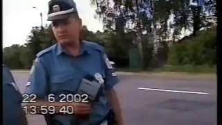 MJuškauskas gerina policiją Vairotojas sustoja o automobilio nestabdo 2002 [upl. by Gitel938]