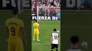 Hansi Flick wygrywa w debiucie Lewandowski z dubletem przeciwko Valencii [upl. by Stevens12]