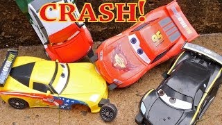 Cars 2 Launching Play Set Lightning McQueen Crashes On Impact Lewis Hamilton Memo Rojas [upl. by Bertle]