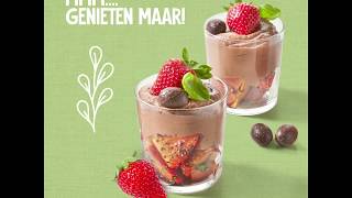 Chocolademousse met gemarineerde aardbeien en basilicum [upl. by Kissiah821]