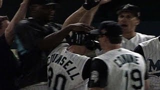 1997 WS Gm7 Marlins tie Game 7 on Counsells sacfly [upl. by Tama]