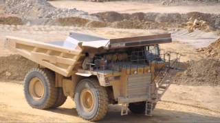 Caterpillar CAT 777 Mining Truck and Loader  Up Close HD Muldenkipper [upl. by Gardia987]