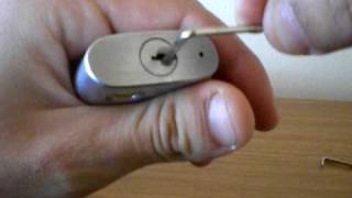 Yale Padlock Y12040125 SPP [upl. by Cointon]