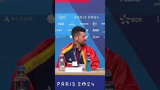 Novak usred konferencije zapevao srpski hit a onda je shvatio da je mikrofon upaljen olympics 🥇🥰 [upl. by Melesa]