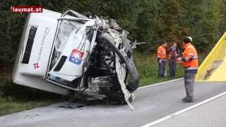 Schwerer Verkehrsunfall auf der Innviertler Straße in Taufkirchen an der Trattnach [upl. by Nylqcaj]