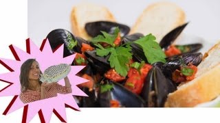 Come Pulire e Cuocere le Cozze  Ricetta Impepata di Cozze  Le Ricette di Alice [upl. by Gona67]