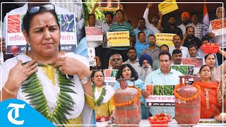 Chandigarh Congress president HS Lucky holds protest against hike in prices of tomatoes [upl. by Yendirb]