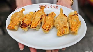 Fabrication des gyozas  Ganso Gyoza en  Kobé Japon [upl. by Yendis557]