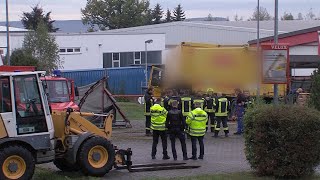 LKW Fahrer verunglückt nach gesundheitlichen Problemen [upl. by Aldred]