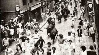 Historia de los encierros de San Fermín [upl. by Engamrahc]