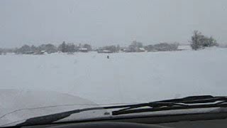 Mit dem Auto durch die ländliche Winterlandschaft Schwedens [upl. by Oicam]