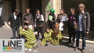 Action du collectif quotSauvons les riches quot devant le MEDEF  Paris  France 18 avril 2014 [upl. by Henebry476]