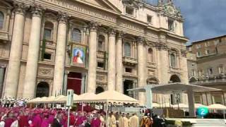 Momento de la beatificación de Juan Pablo II RTVE es [upl. by Woodcock913]