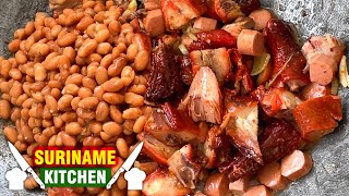 Bruine Bonen Met Gerookte Kip amp Worst KOKEN IN SURINAME  Brown Beans With Smoked Chicken amp Sausages [upl. by Etnovaj]