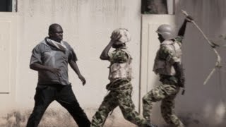 Lassina Sawadogo Lhomme qui affronta larmée à mains nues [upl. by Miof Mela751]