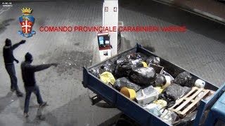 VARESE BANDA DI ROM DISTRUGGE SELF SERVICE CARBURANTI [upl. by Sayce846]