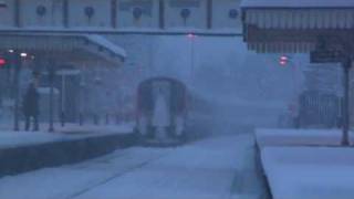 Train trying to leave Farncombe Station in Mondays Snow arcing and sparks flying [upl. by Cavuoto]