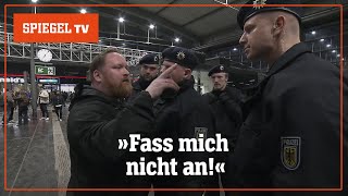 Waffenkontrollen an Berliner Bahnhöfen  SPIEGEL TV [upl. by Adnoraj]