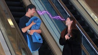 Girl Staring at Strange Boys on the Escalator  Prank 当男生在电梯上被陌生女孩盯着看，有人眼神躲避害羞地偷笑 [upl. by Adnawyek]