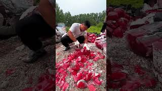 Este hombre encontró una piedra de cristal increíble 😮 [upl. by Aeret657]