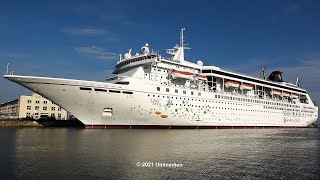 SUPERSTAR Libra 天秤星号  the beautiful ship horn of the STAR CRUISES cruise ship  4KQualityVideo [upl. by Gorlicki716]