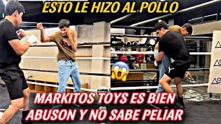 MARKITOS TOYS Y EL POLLO MUSICAL SE PONEN LOS GUANTES ESTO LE HIZO  LOS TOYS [upl. by Gnoz]