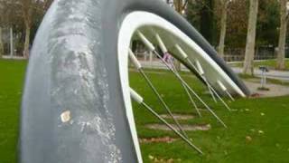 La Bicyclette Ensevelie Claes OLDENBURG [upl. by Noraed]