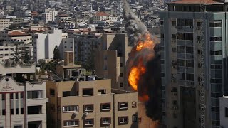 Nova madrugada de bombardeamentos sobre Gaza [upl. by Zsolway]