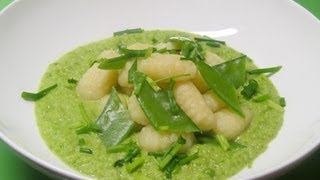 Tutorial Gnocchi mit Erbsensauce [upl. by Imorej]