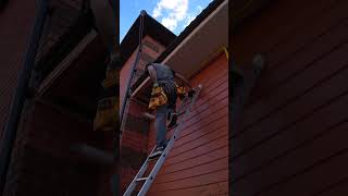 Installation of a cornice outside the houseУстановка карниза снаружи дома [upl. by Kurys]