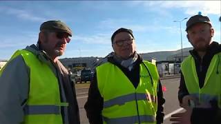 Gilets jaunes  à Aubenas la détermination reste forte et le mouvement sinstalle dans la durée [upl. by Dituri]