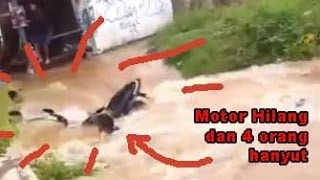 Motor dan Orang Hanyut di Banjir Villa Mutiara Bekasi [upl. by Ilana85]