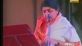 Meri Awaz Hi Pehchan Hai  Lata Mangeshkar Live [upl. by Adnana]