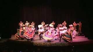 La Culebra y La Negra  Mariachi Vargas de Tecalitlán con el Ballet Folklorico del ITLP [upl. by Elboa]