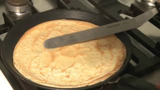 Crêpes  La recette des crêpes classiques facile et inratable HD [upl. by Naasar819]